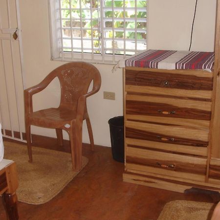 Finjam Cottage ポート・アントニオ 部屋 写真